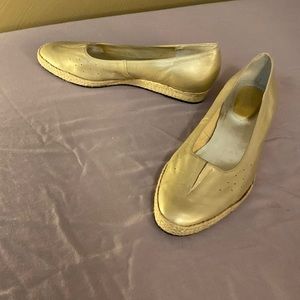 Light gold ros Hommerson low wedge 9w